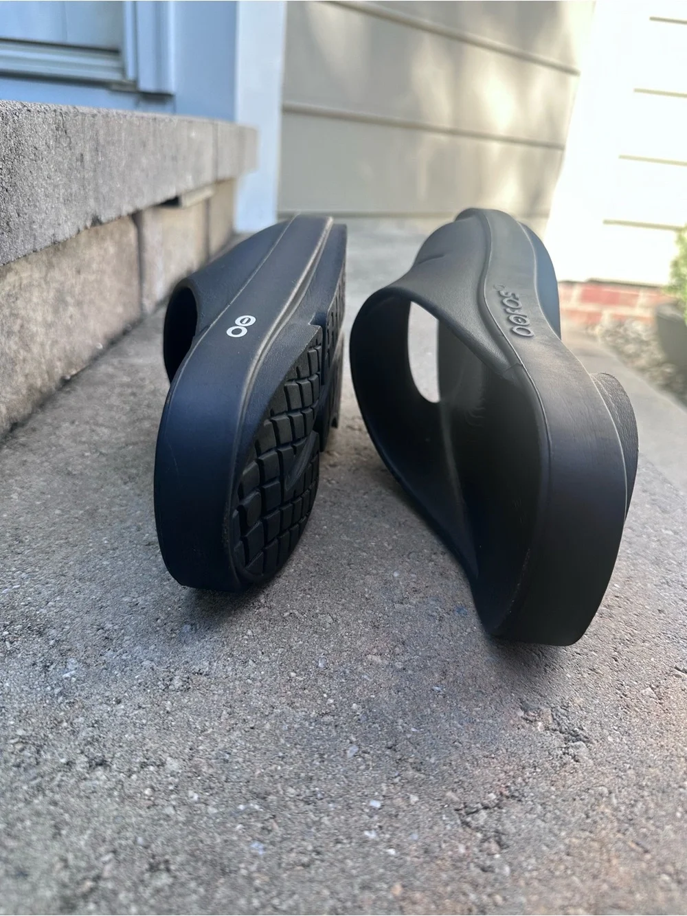 OOFOS Men's Black Dual-Strap Slide Sandals